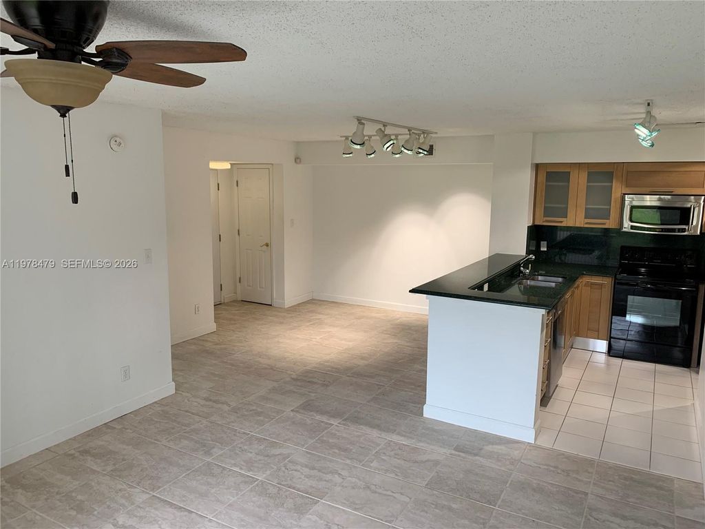 Photo of 570 S Park Rd #13-6, Hollywood, FL 33021 (MLS # A11978479)
