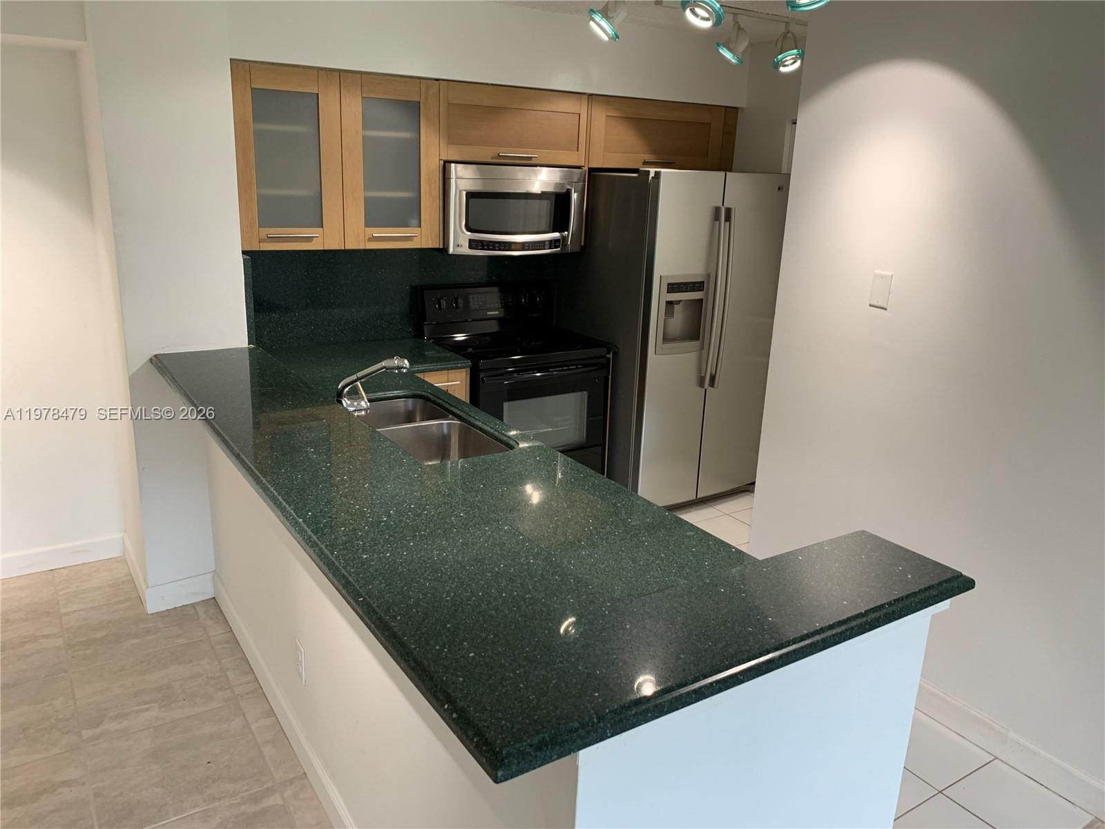 HOLLYWOOD PARC CONDO - Residential Lease