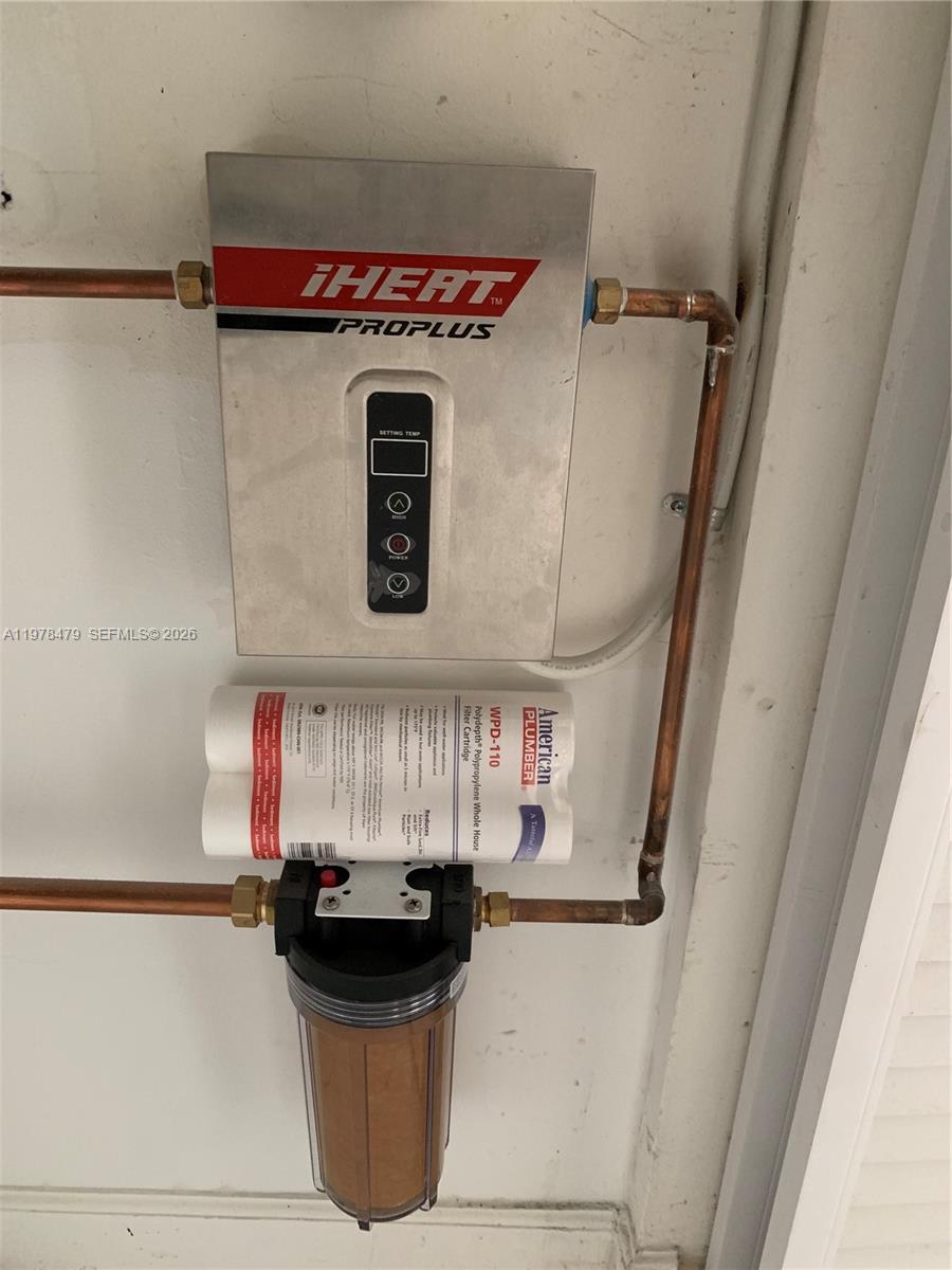 HOLLYWOOD PARC CONDO - Residential Lease