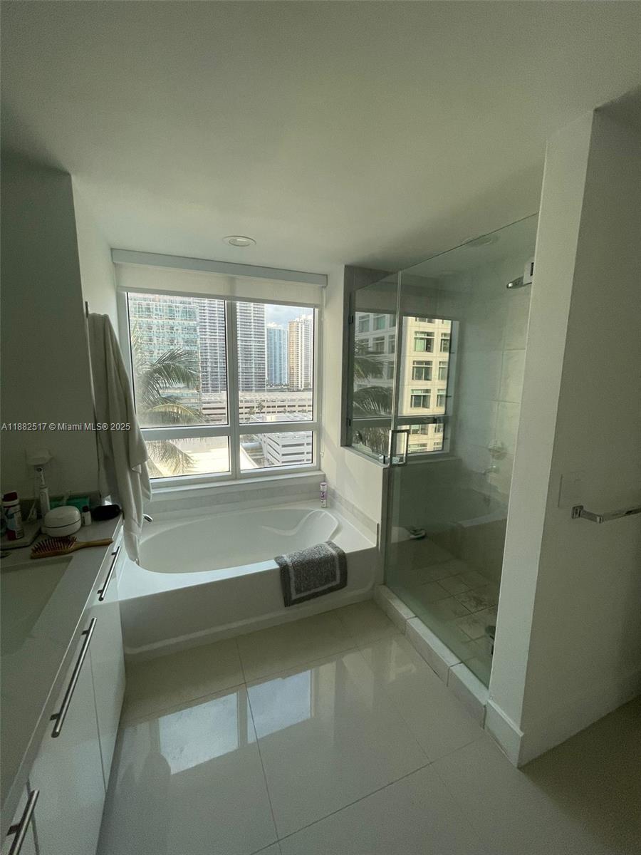 950 Brickell Bay Dr 1210