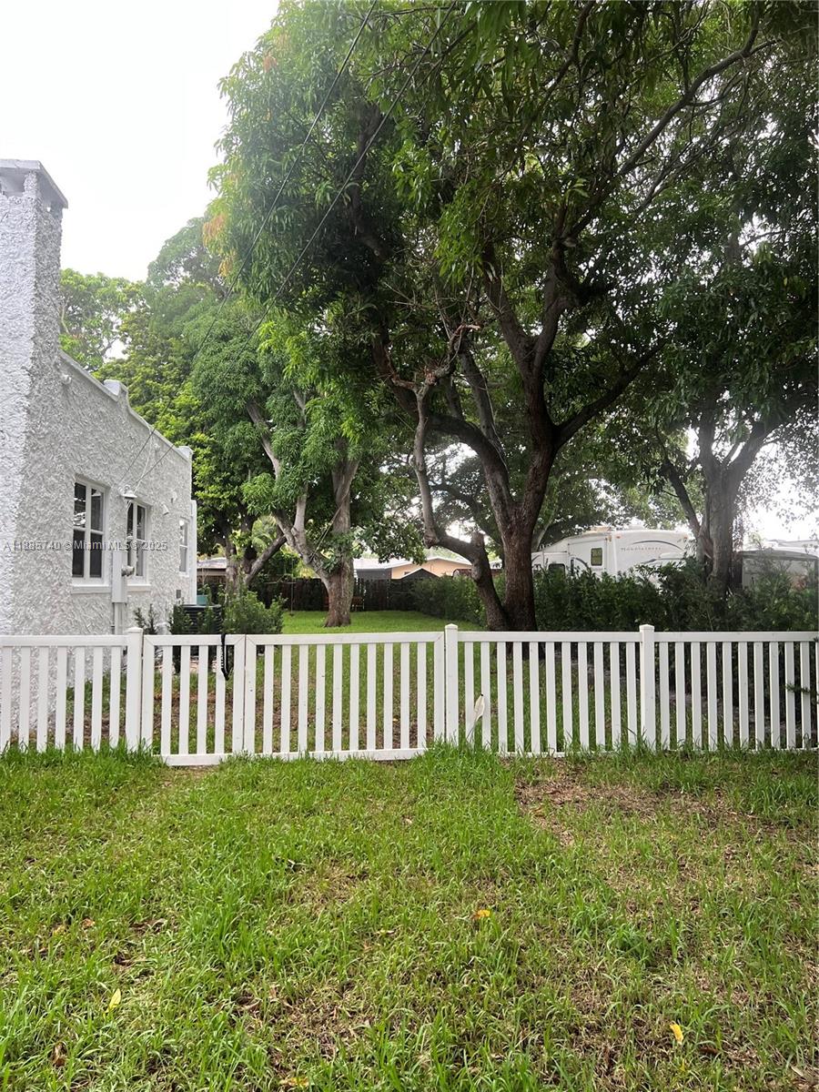 TOWN OF HALLANDALE B-13 - Residential Lease