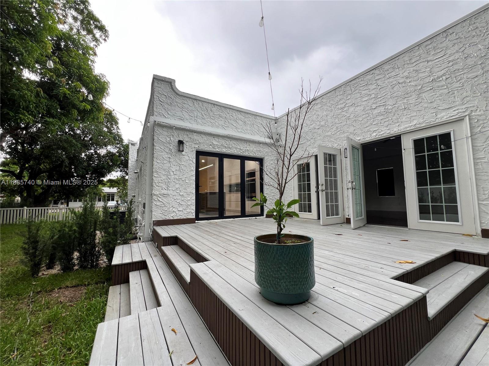 TOWN OF HALLANDALE B-13 - Residential Lease