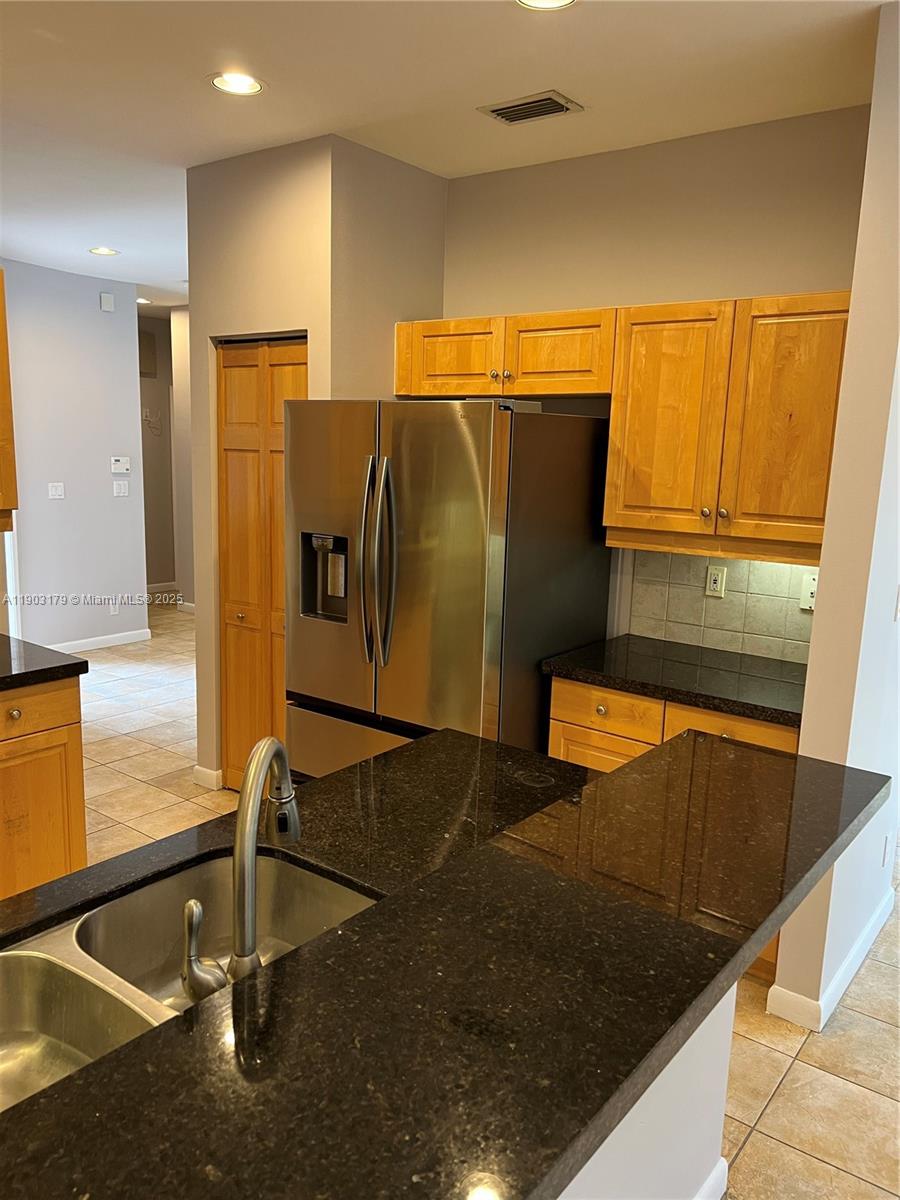 HOLLYWOOD LAKES COUNTRY C - Residential Lease