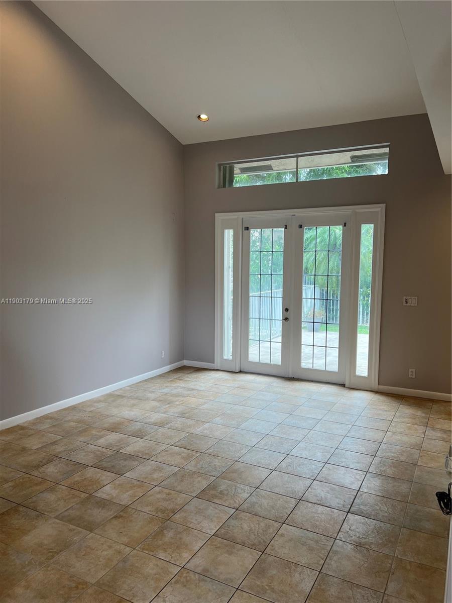 HOLLYWOOD LAKES COUNTRY C - Residential Lease