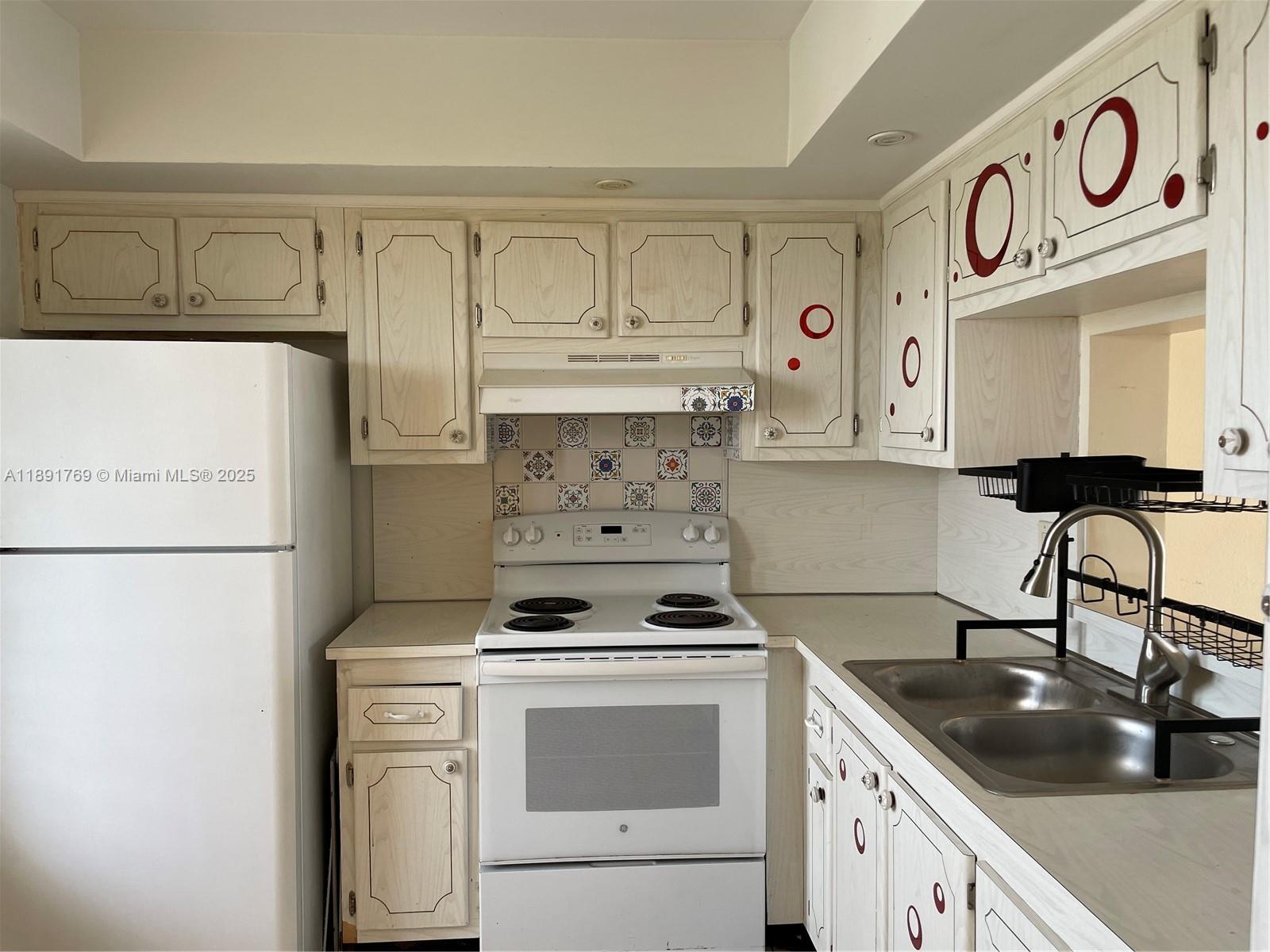 MEADOWBROOK CONDO APTS BL - Residential Lease