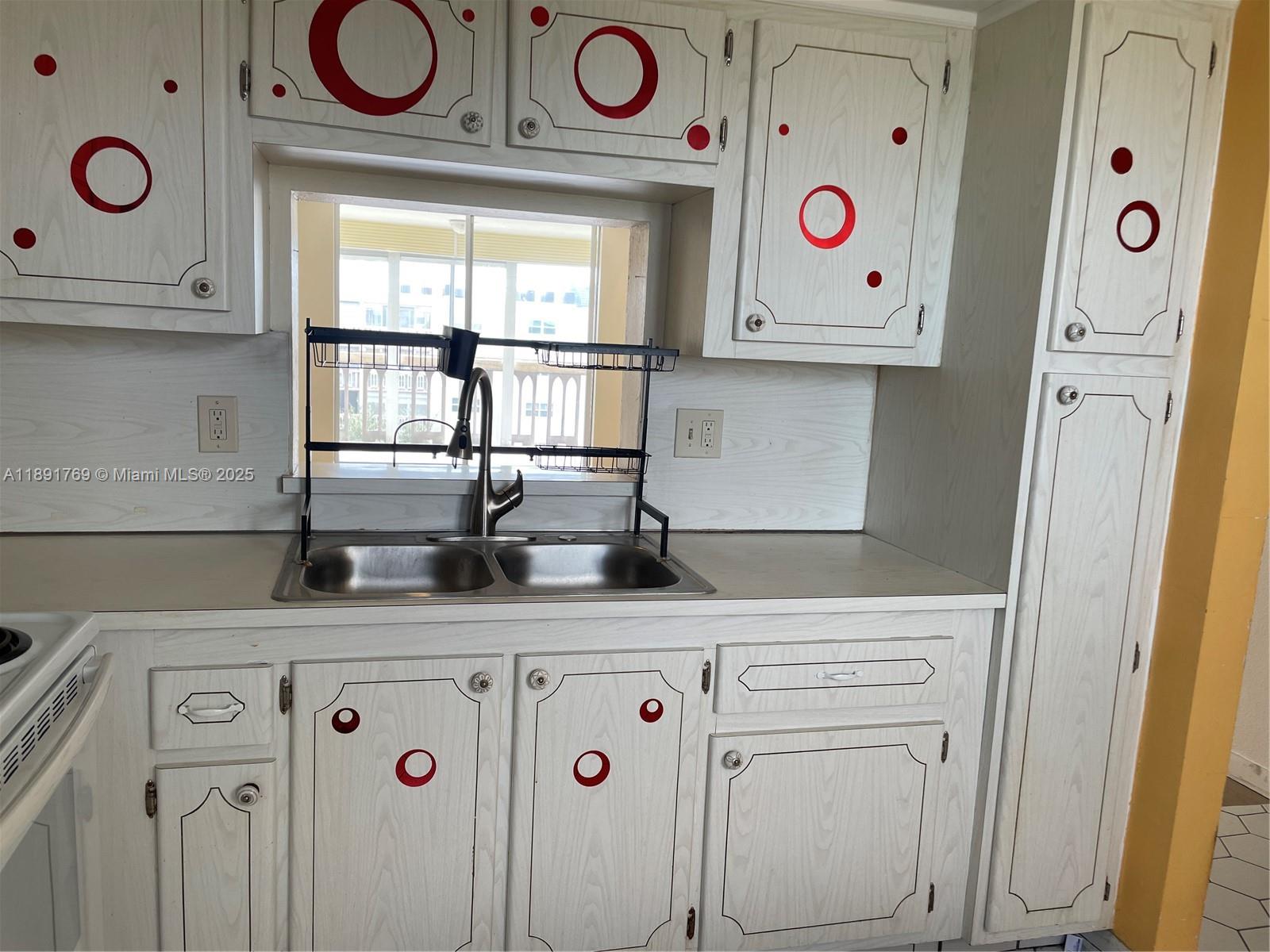 MEADOWBROOK CONDO APTS BL - Residential Lease