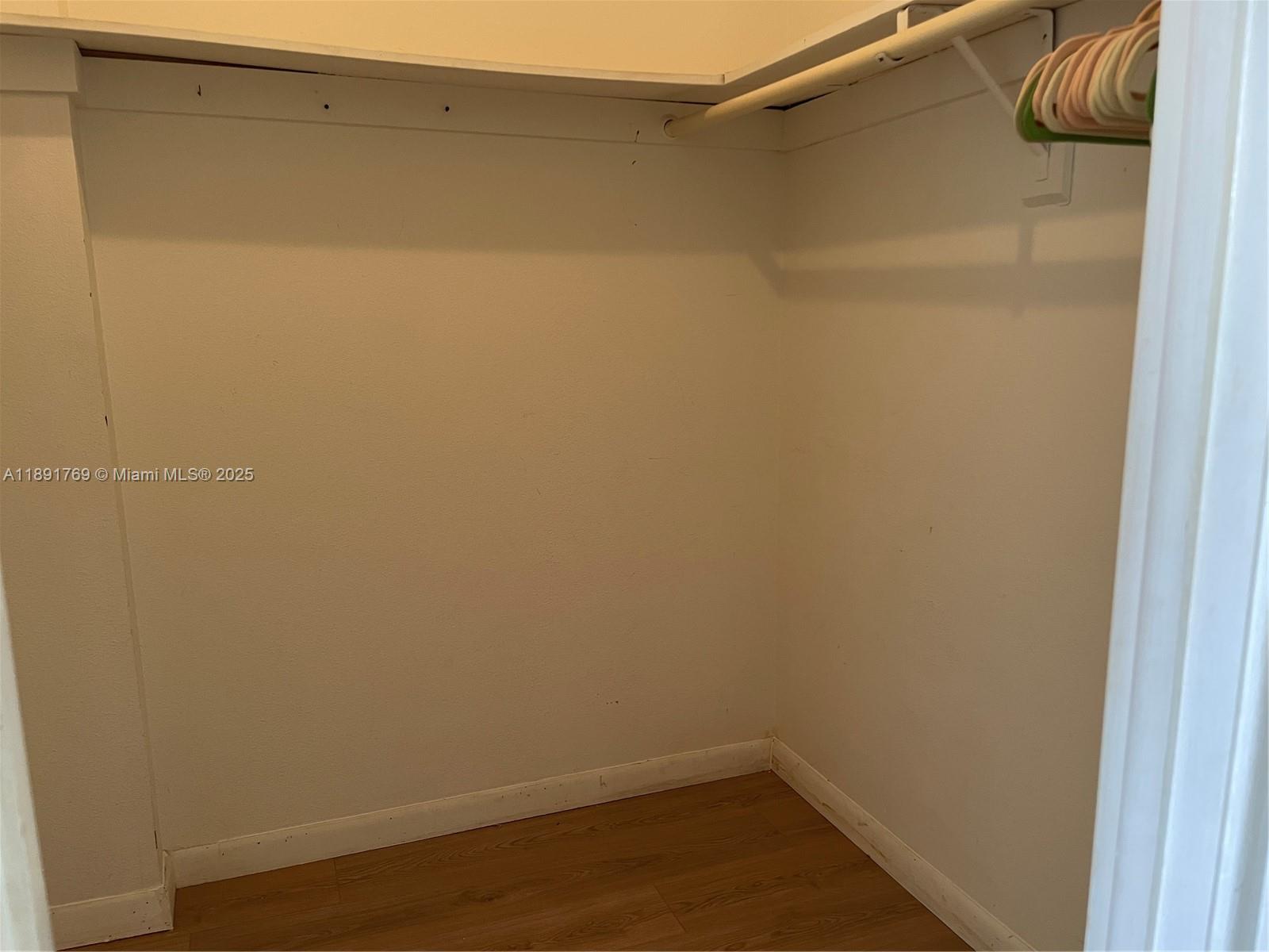 MEADOWBROOK CONDO APTS BL - Residential Lease