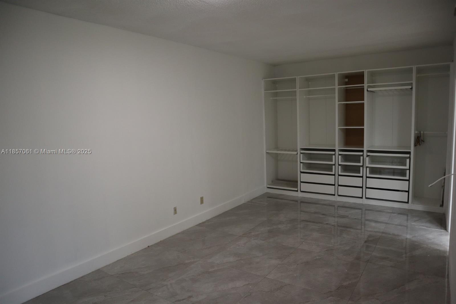 LAS VERDES CONDO - Residential