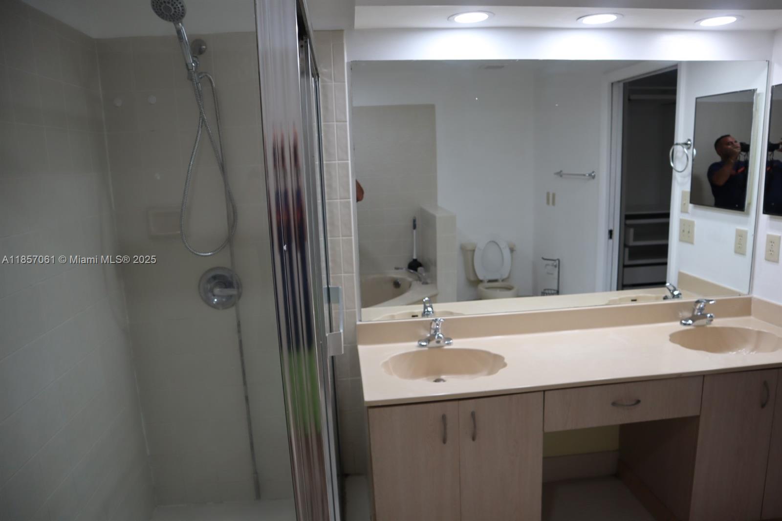 LAS VERDES CONDO - Residential