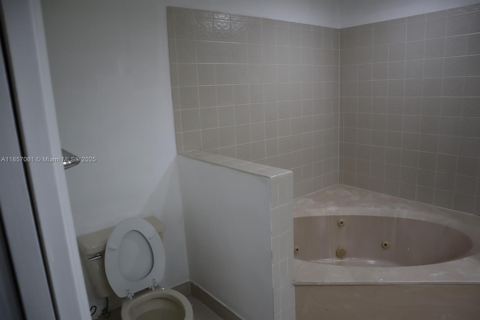 LAS VERDES CONDO - Residential