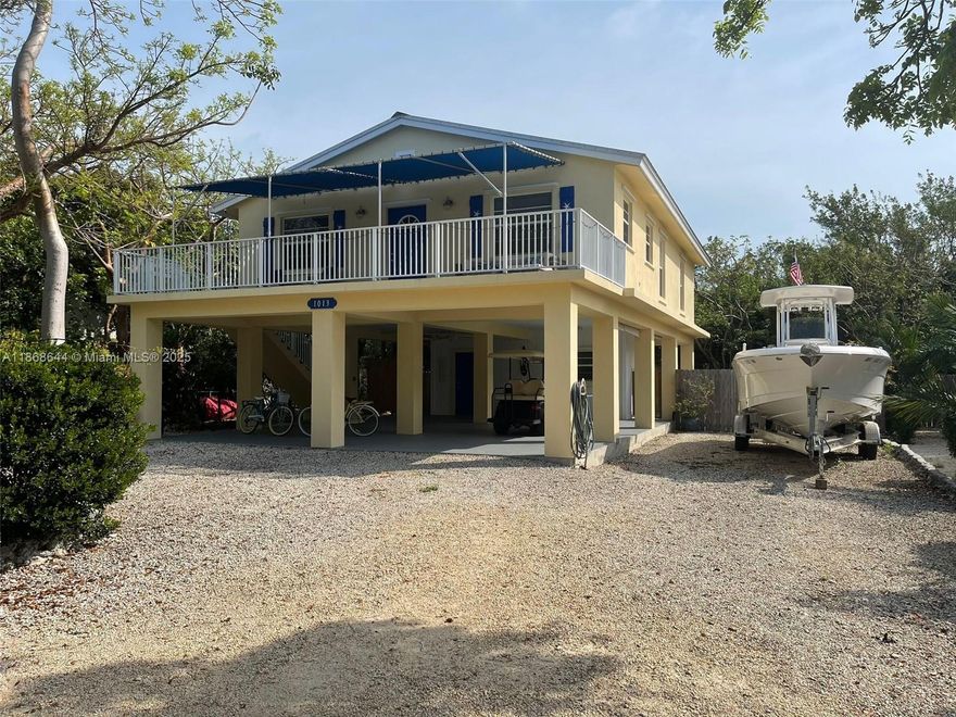 Beautiful & Convenient 3 Bed / 2 Bath Upstairs Property in Key Largo
Freshly painted and move-in ready! This spacious upstairs unit offers the perfect blend of comfort and convenience. Enjoy an open layout, bright interiors, and a large private patio—ideal for entertaining friends and family or simply relaxing in the Florida Keys breeze. Located in a desirable neighborhood close to the water, shops, and dining.