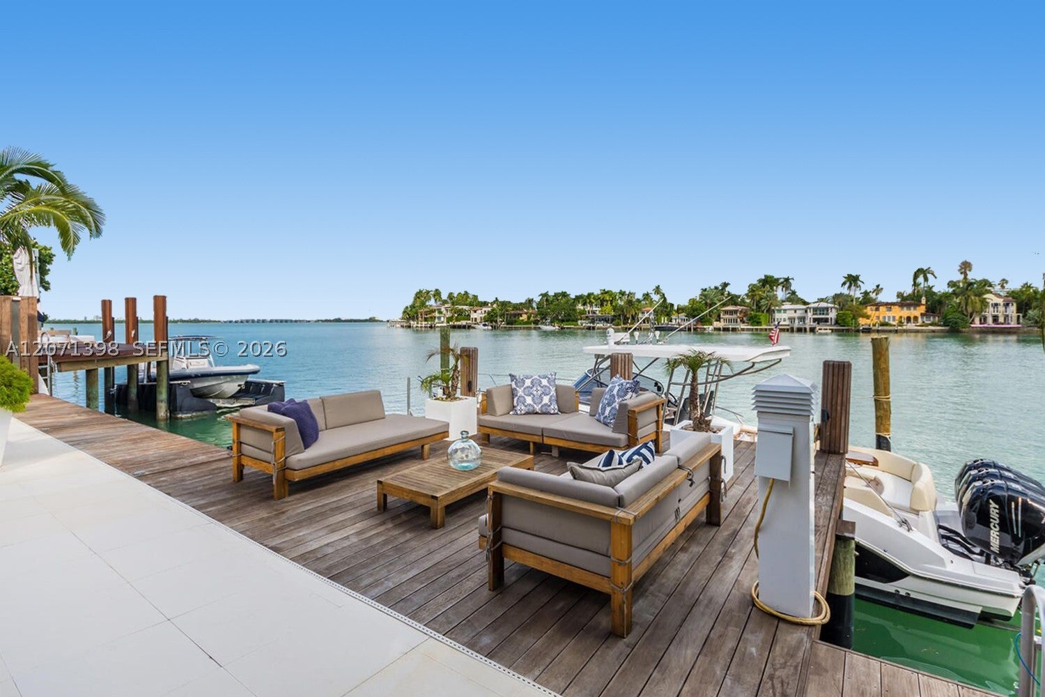 455 E Dilido Dr