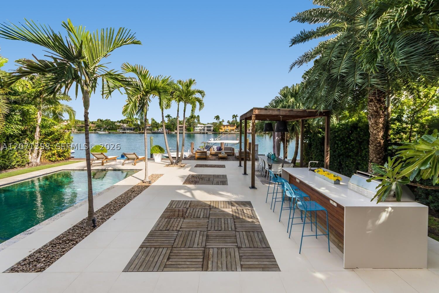 455 E Dilido Dr