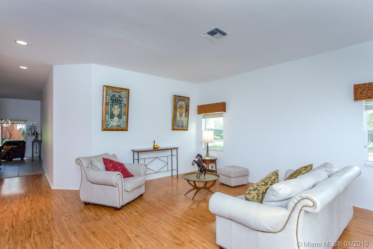 DIAMOND CAY - Residential