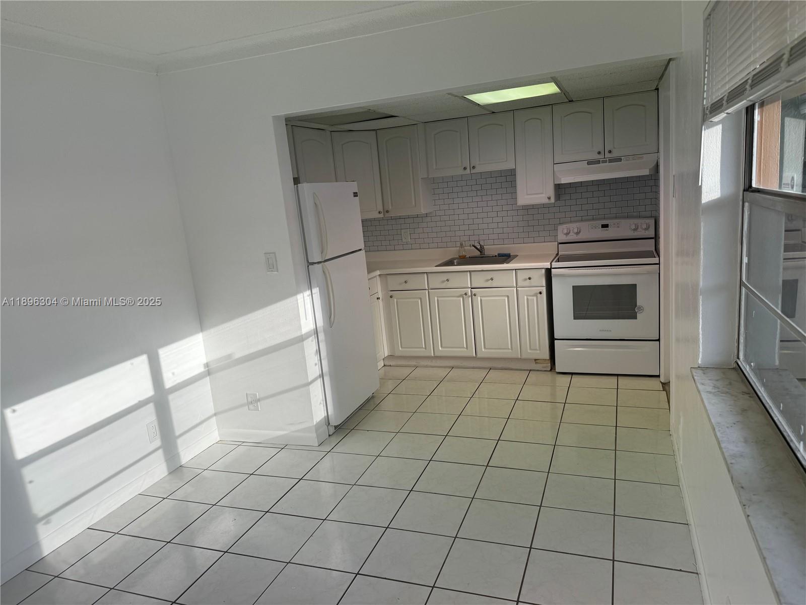 HOLLYWOOD - Residential Lease