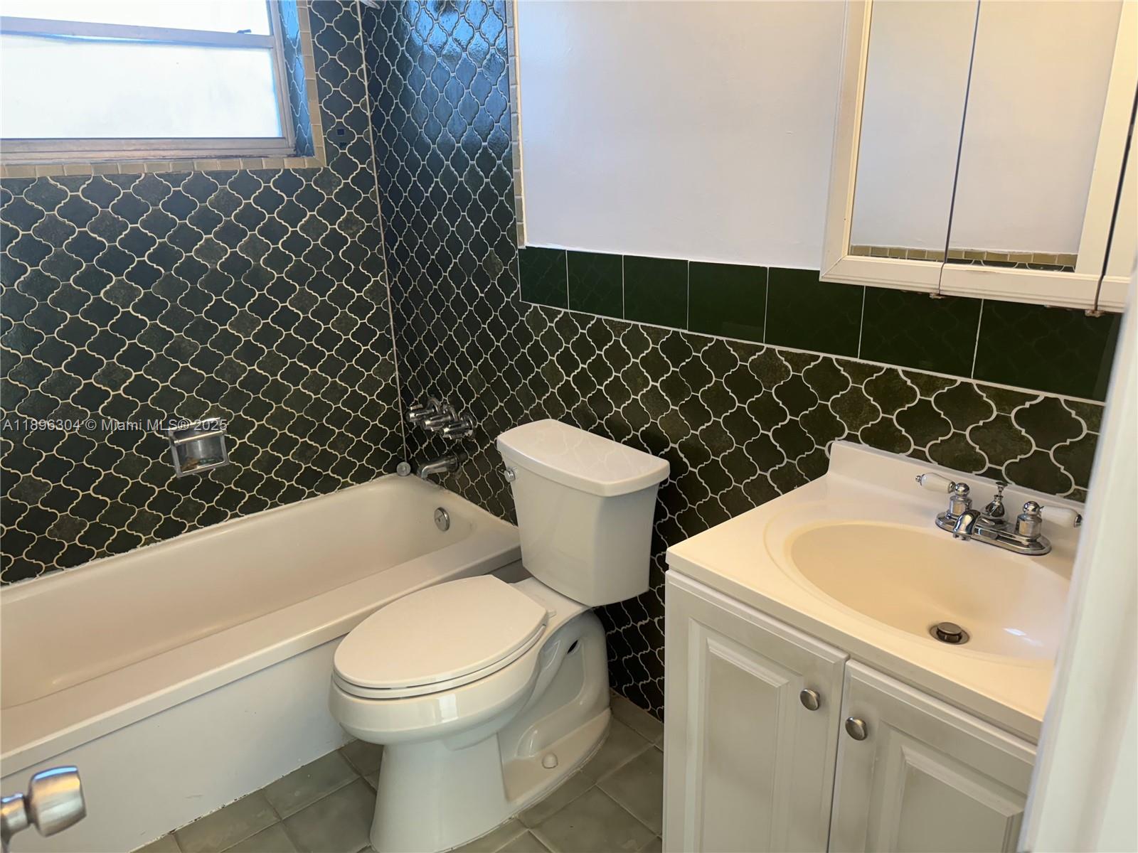 HOLLYWOOD - Residential Lease
