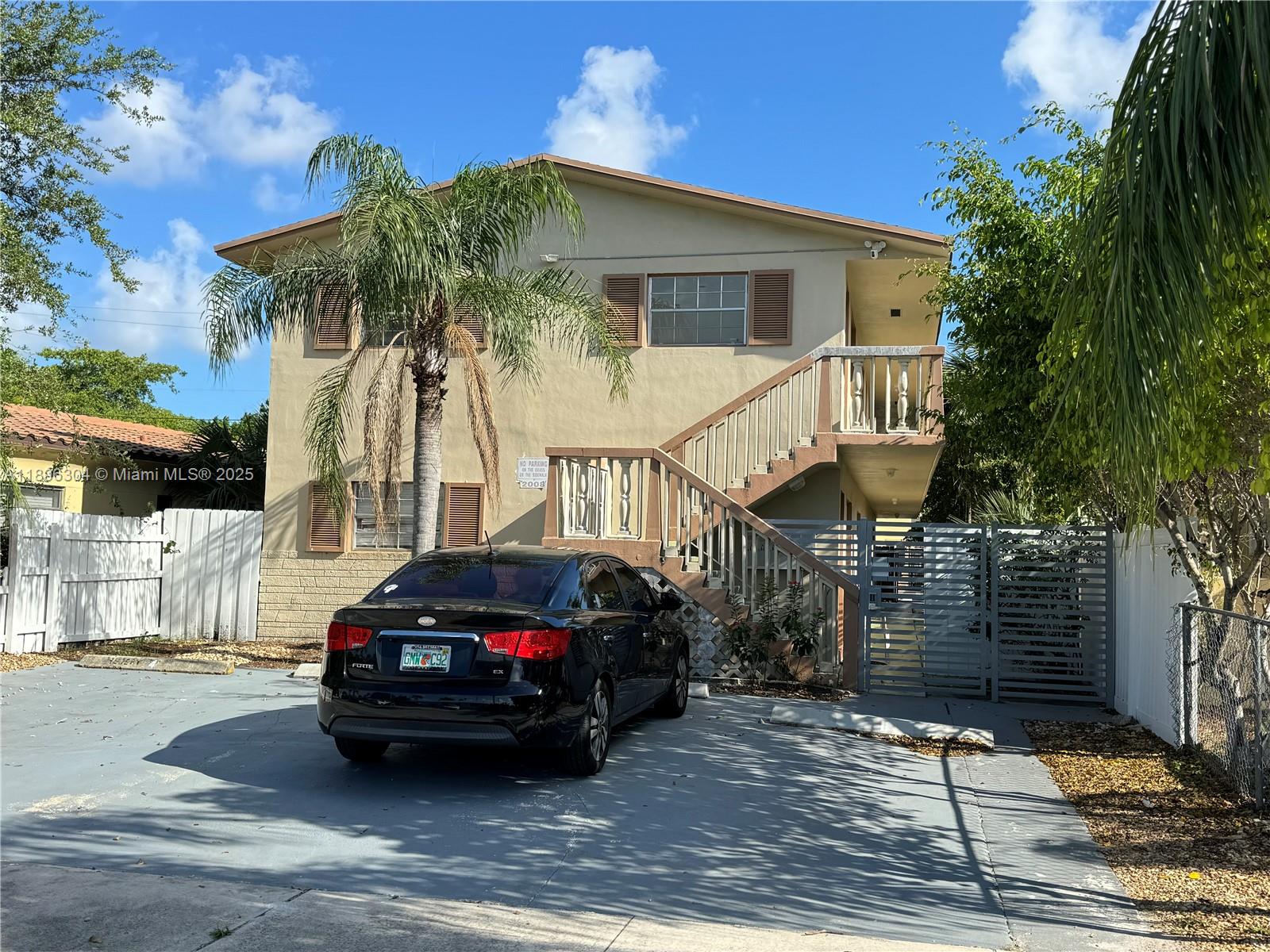 HOLLYWOOD - Residential Lease