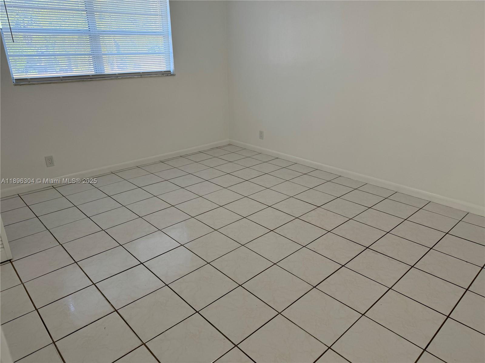 HOLLYWOOD - Residential Lease