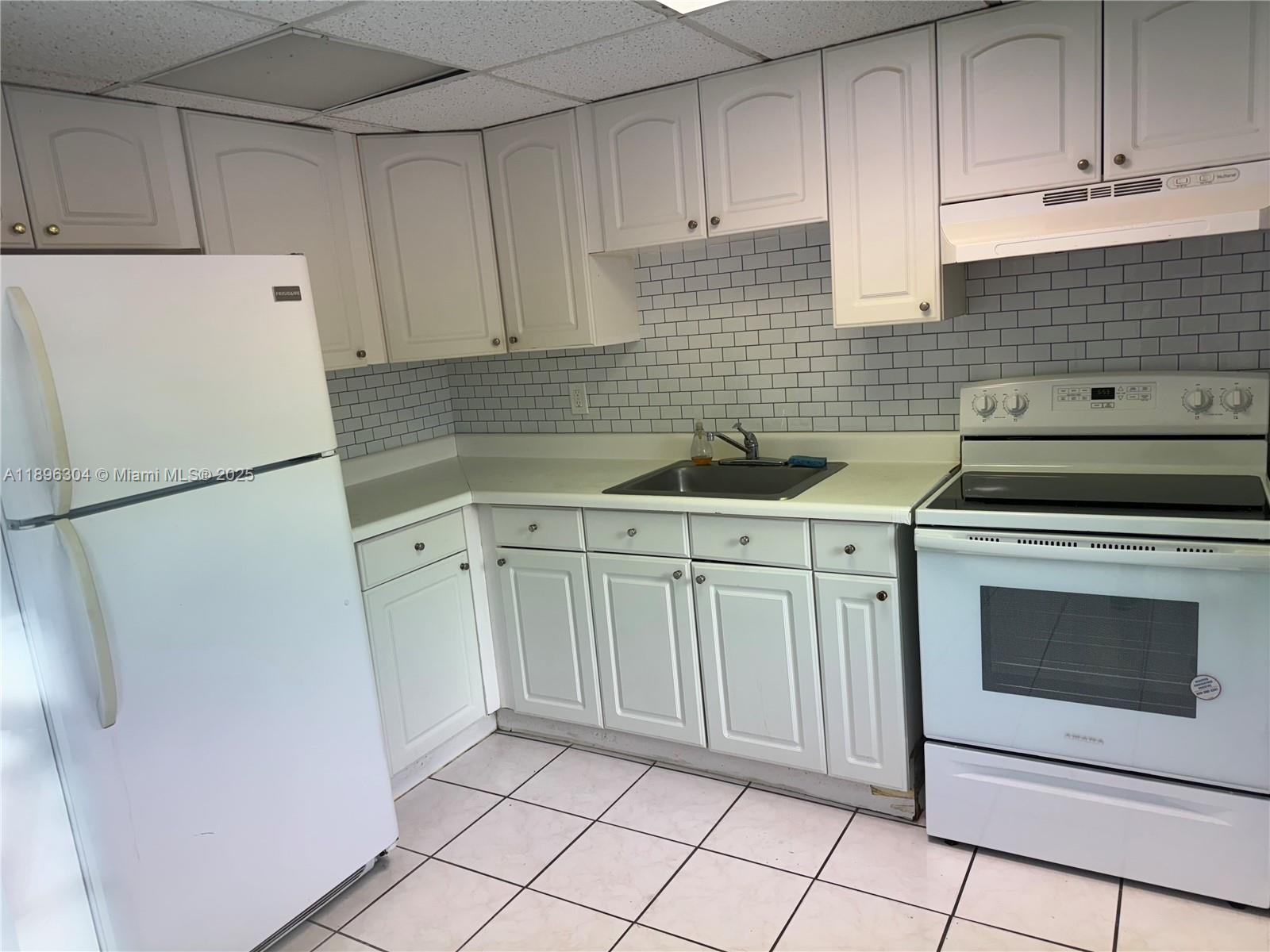 HOLLYWOOD - Residential Lease