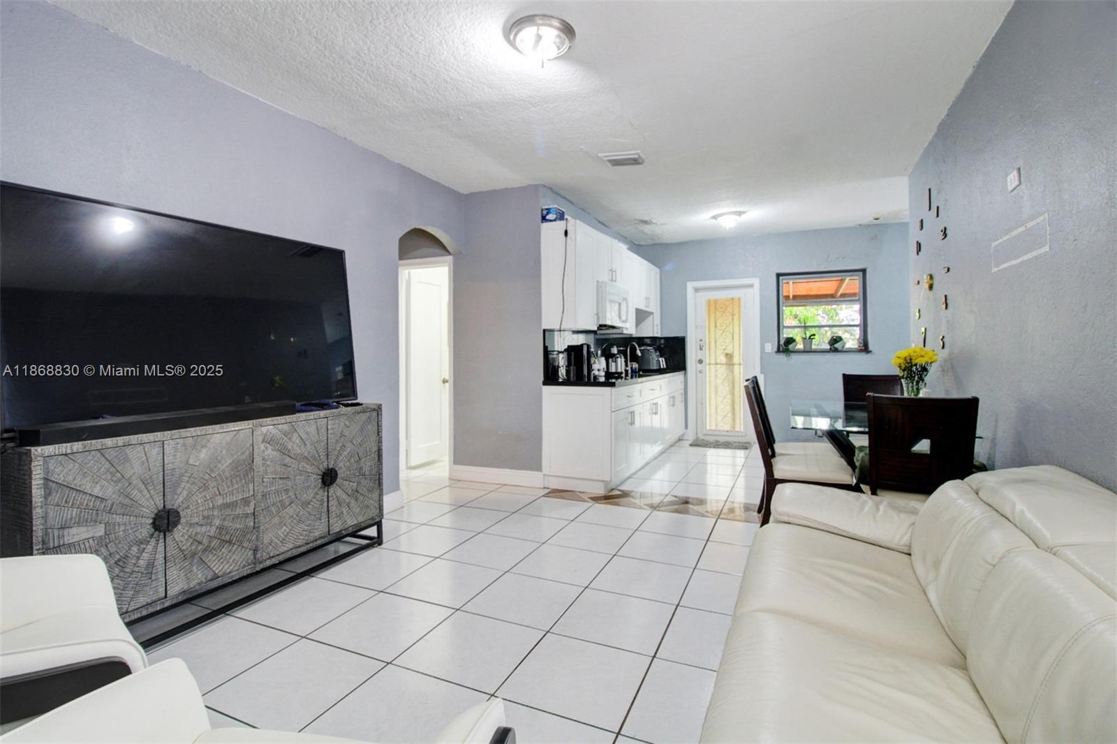 6TH ADDN TO HIALEAH - Residential