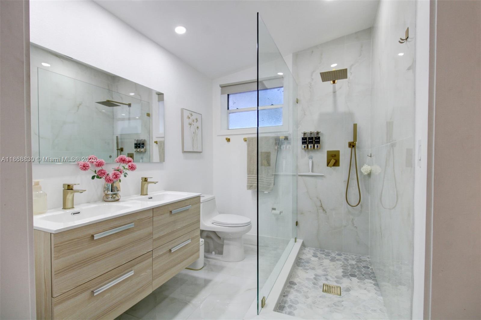 6TH ADDN TO HIALEAH - Residential