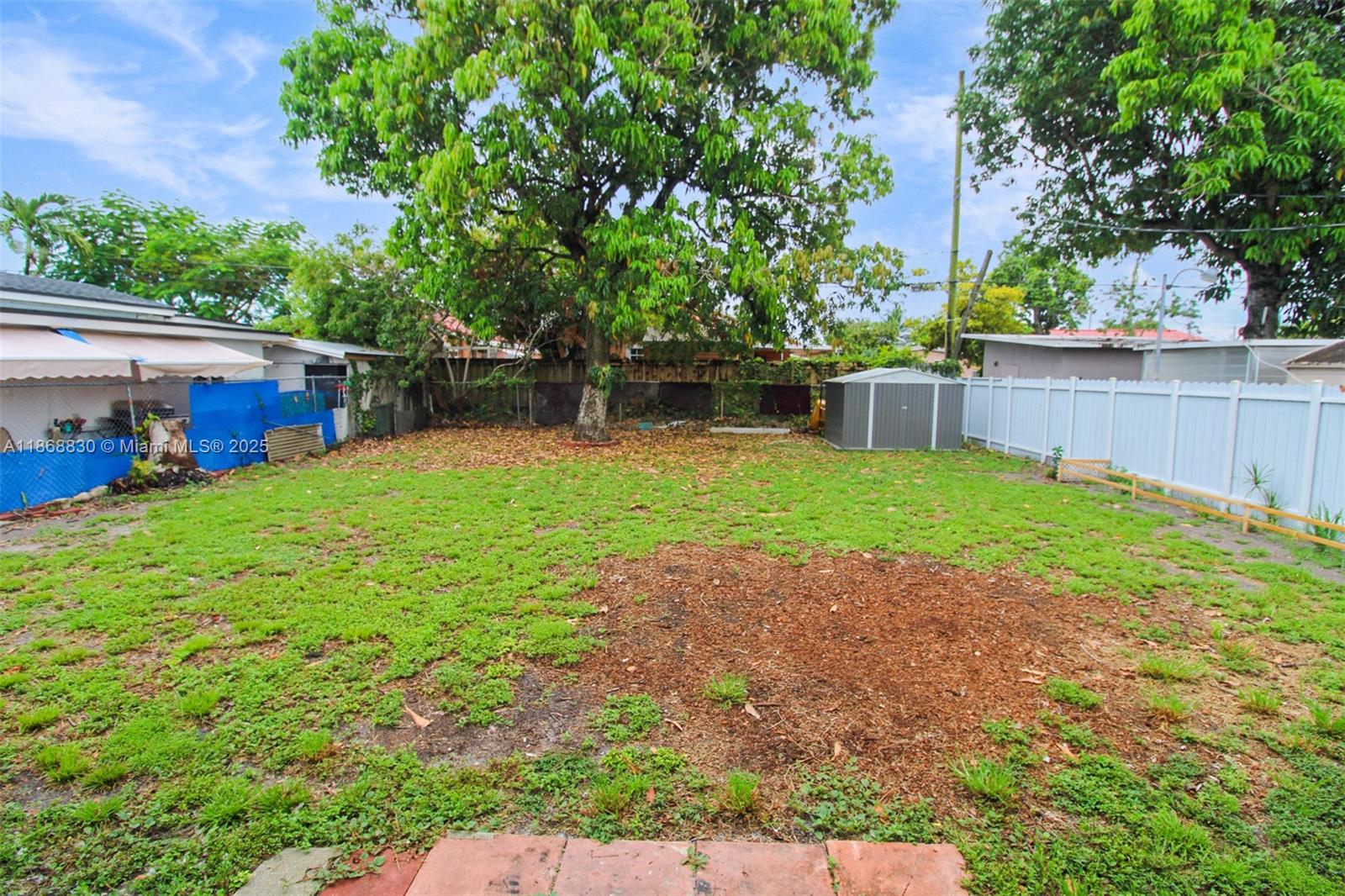 6TH ADDN TO HIALEAH - Residential