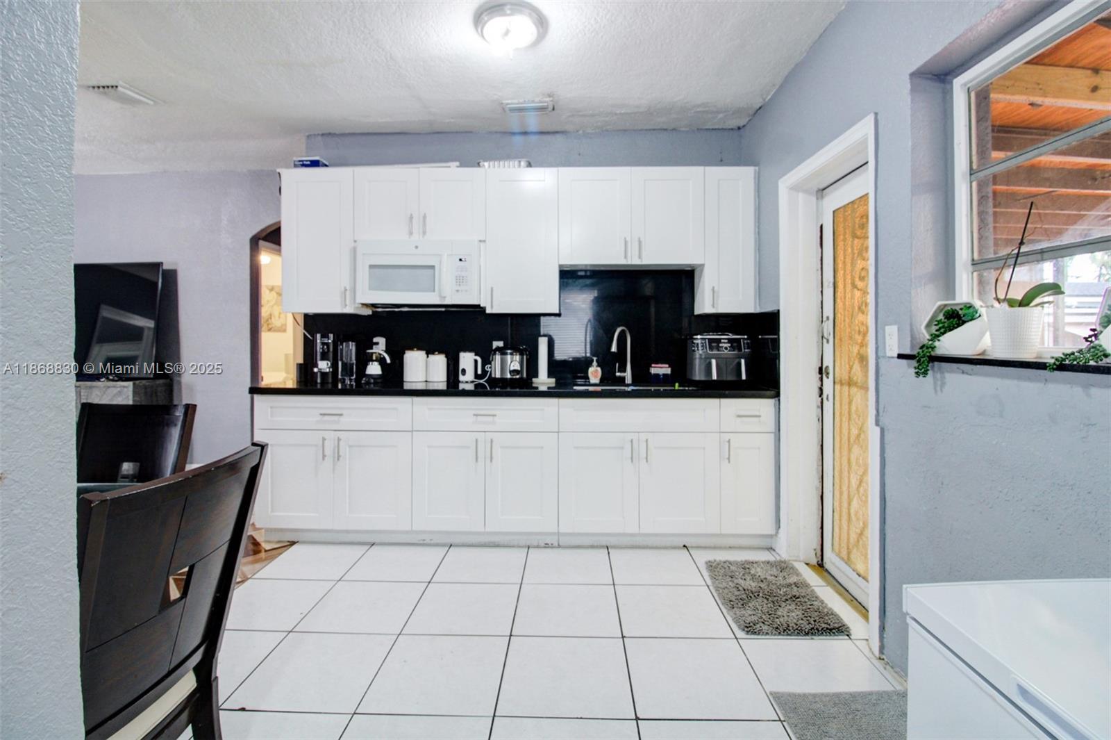 6TH ADDN TO HIALEAH - Residential