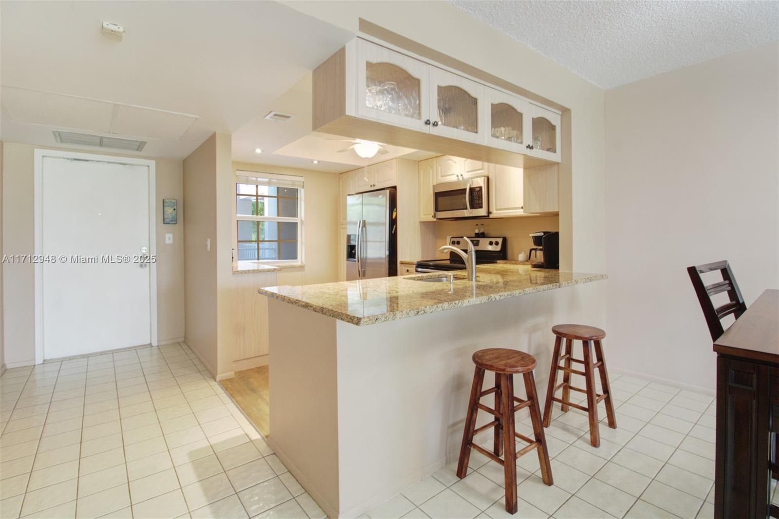 605 Oaks Dr 305, Pompano Beach, Broward County, Florida - 2 Bedrooms  
2 Bathrooms - 