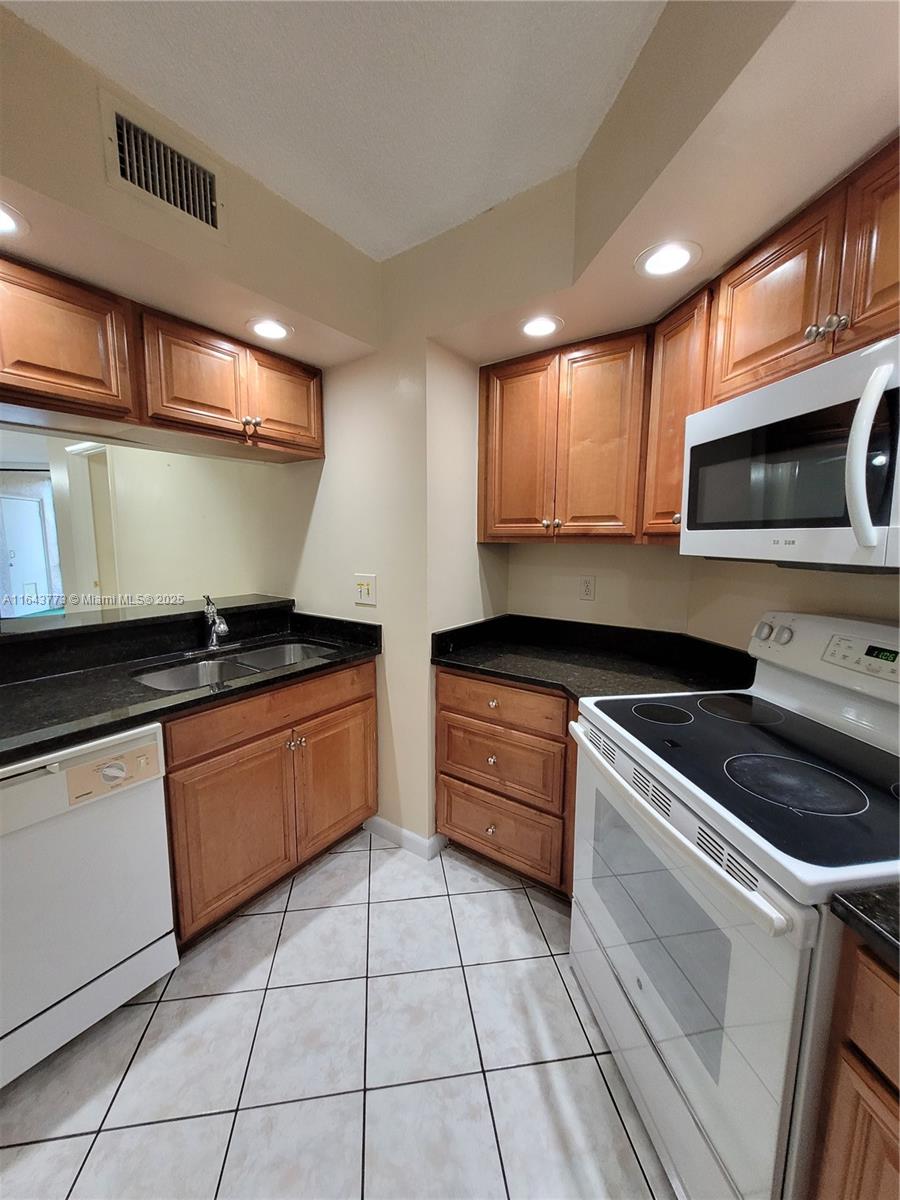 Property for Sale at 10401 W Broward Blvd 108, Plantation, Miami-Dade County, Florida - Bedrooms: 2 
Bathrooms: 2  - $220,000