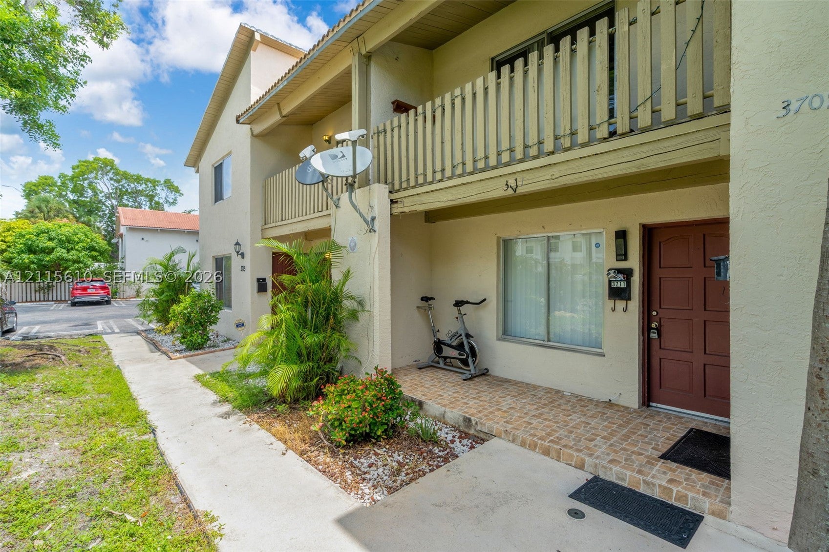 3711 Riverside Dr