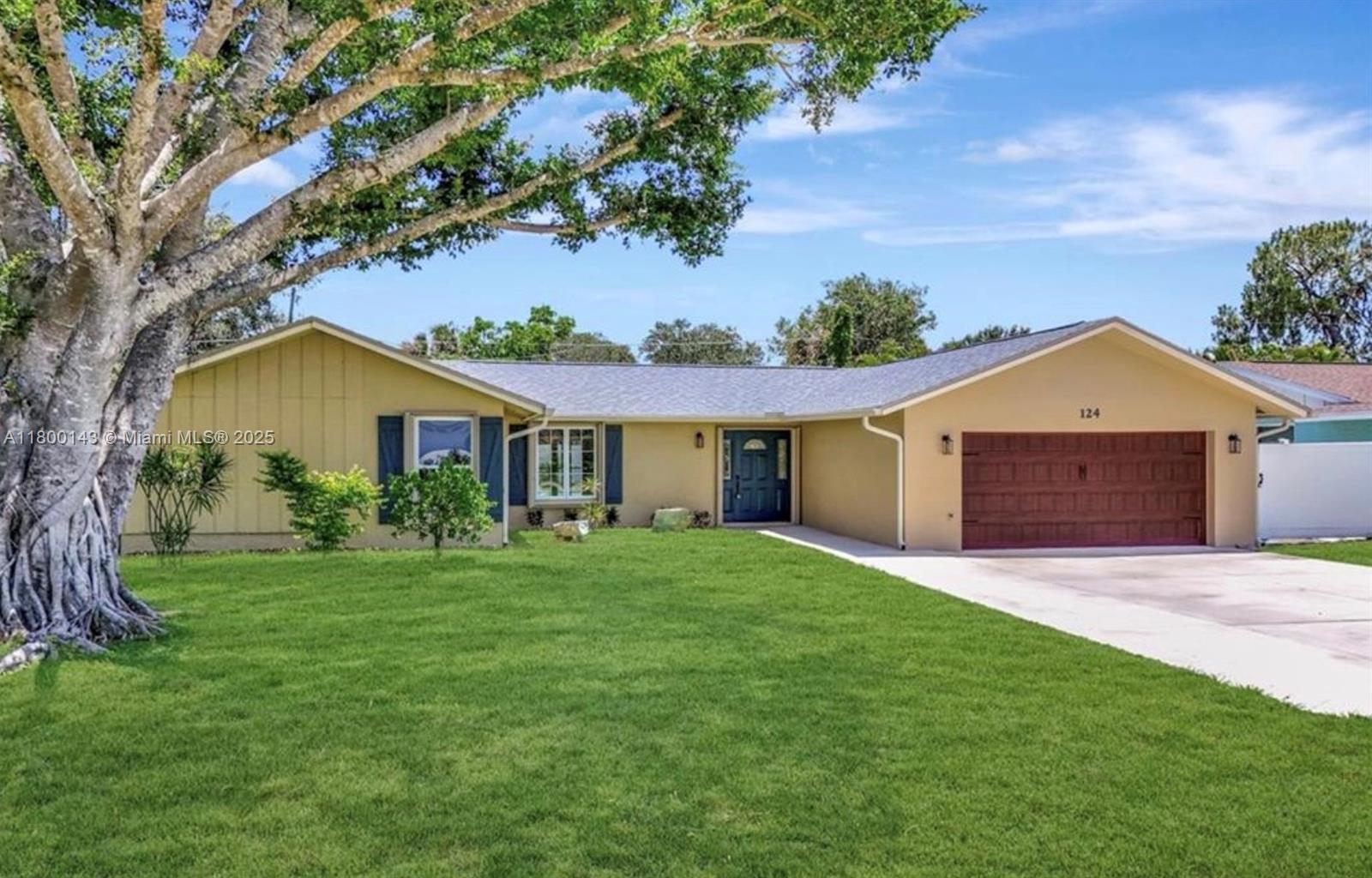 124 Flame Vine Drive, Naples, Collier County, Florida - 3 Bedrooms  
2 Bathrooms - 