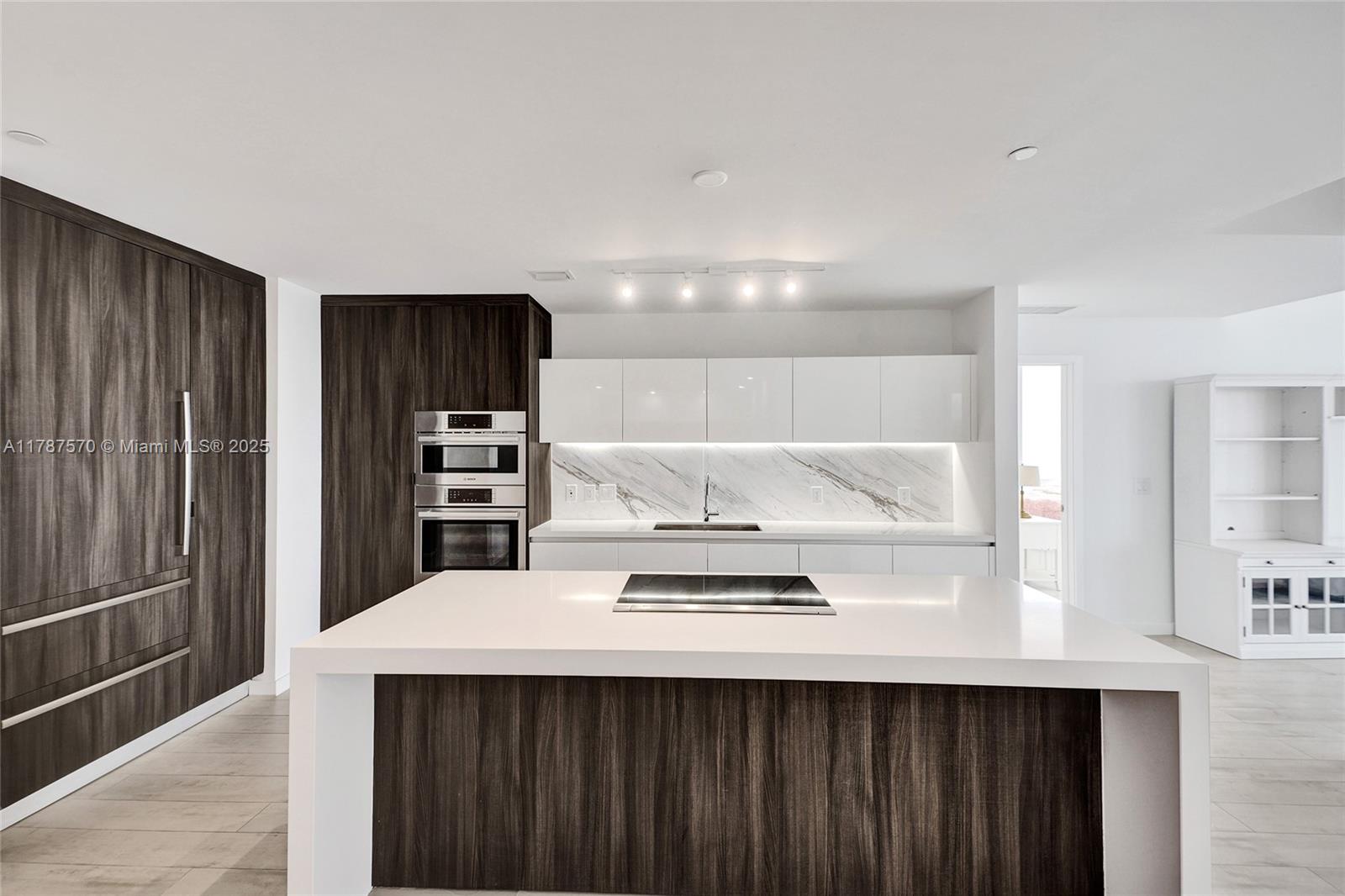 851 NE 1st Ave 4502