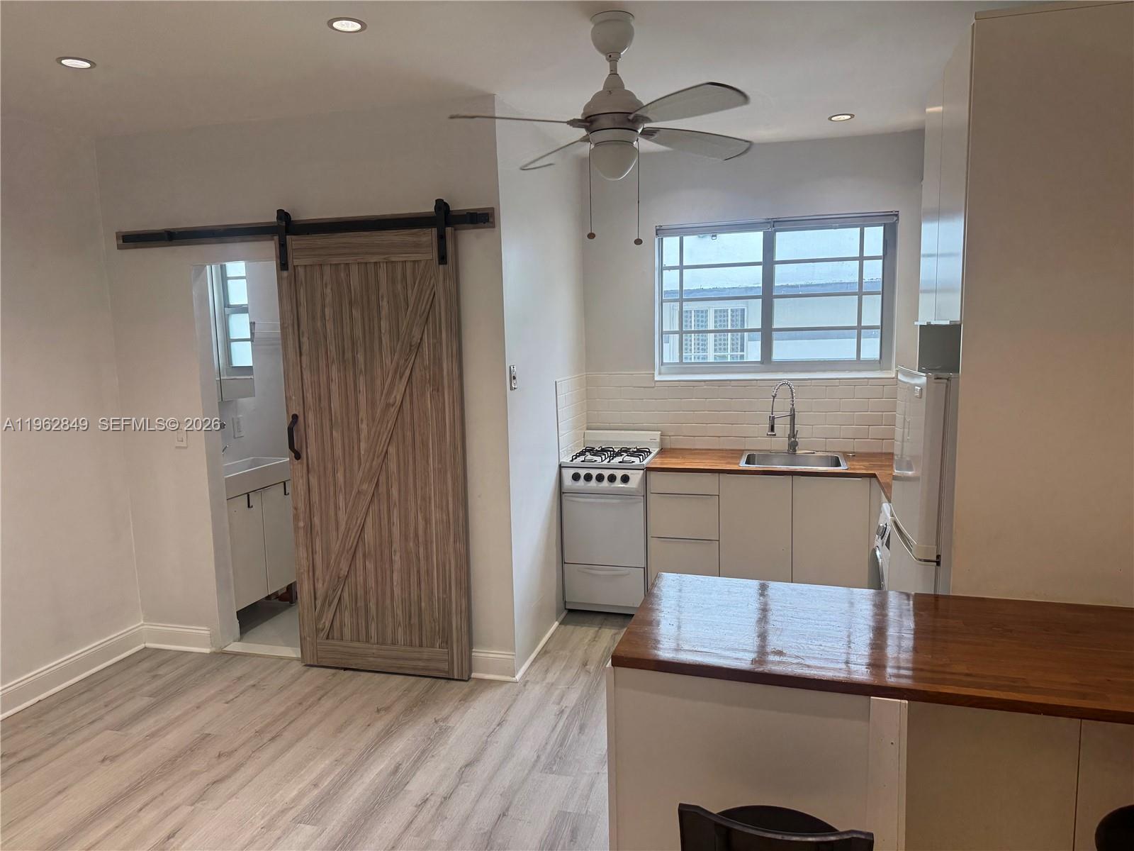 DELPHINE CONDO - Residential