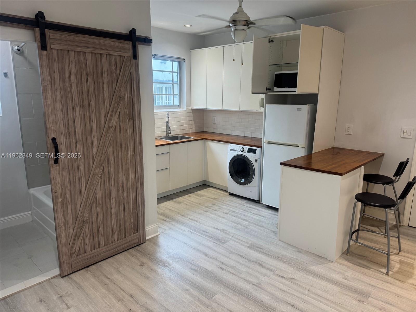 DELPHINE CONDO - Residential