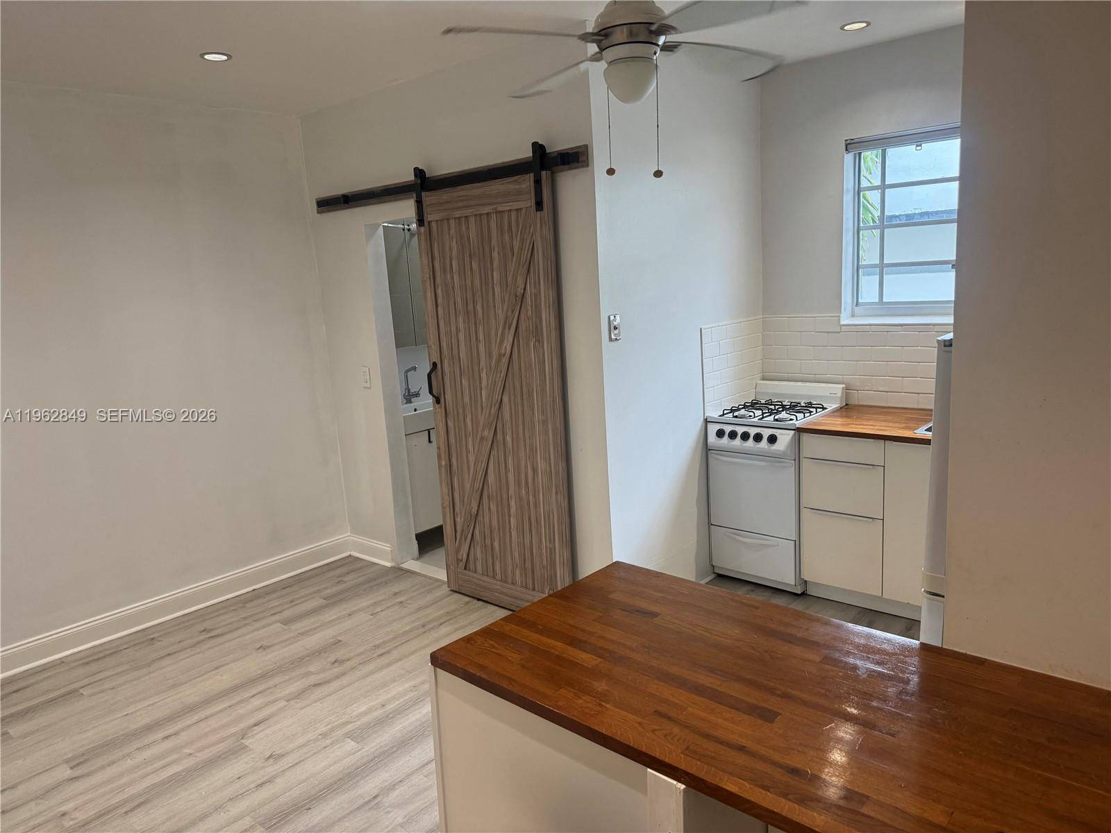 DELPHINE CONDO - Residential