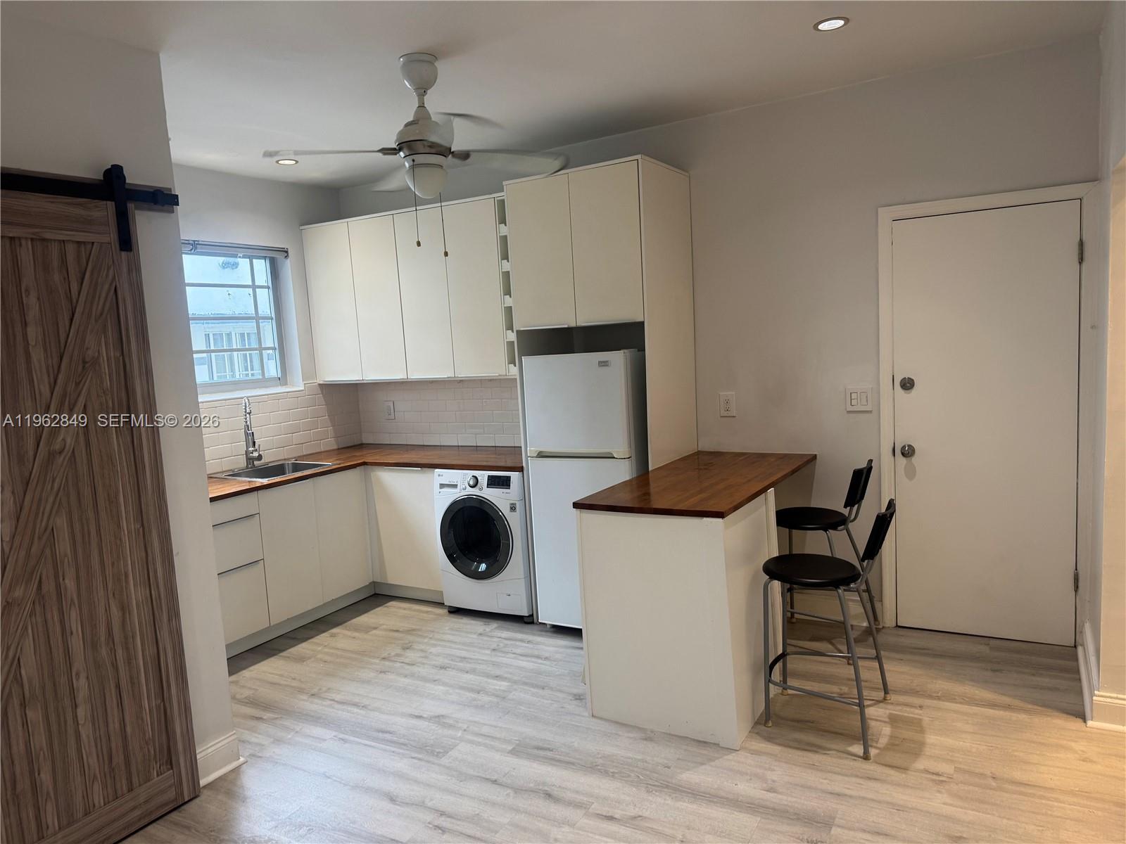 DELPHINE CONDO - Residential