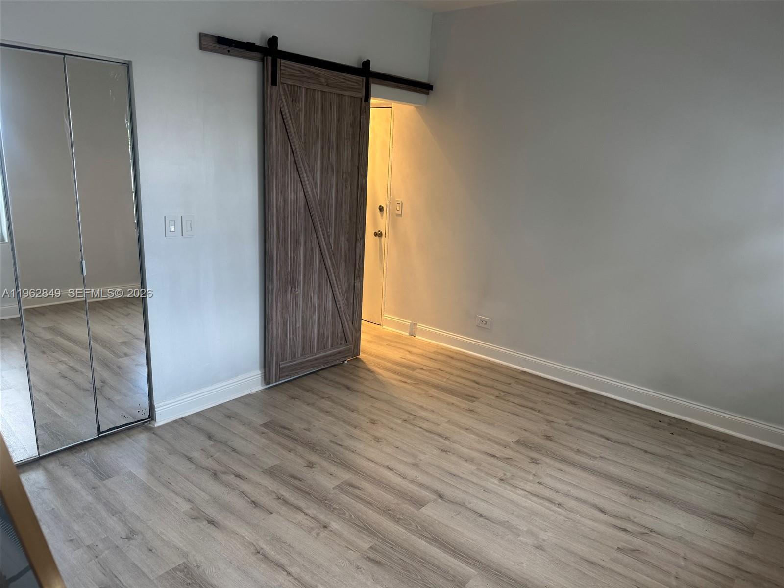 DELPHINE CONDO - Residential