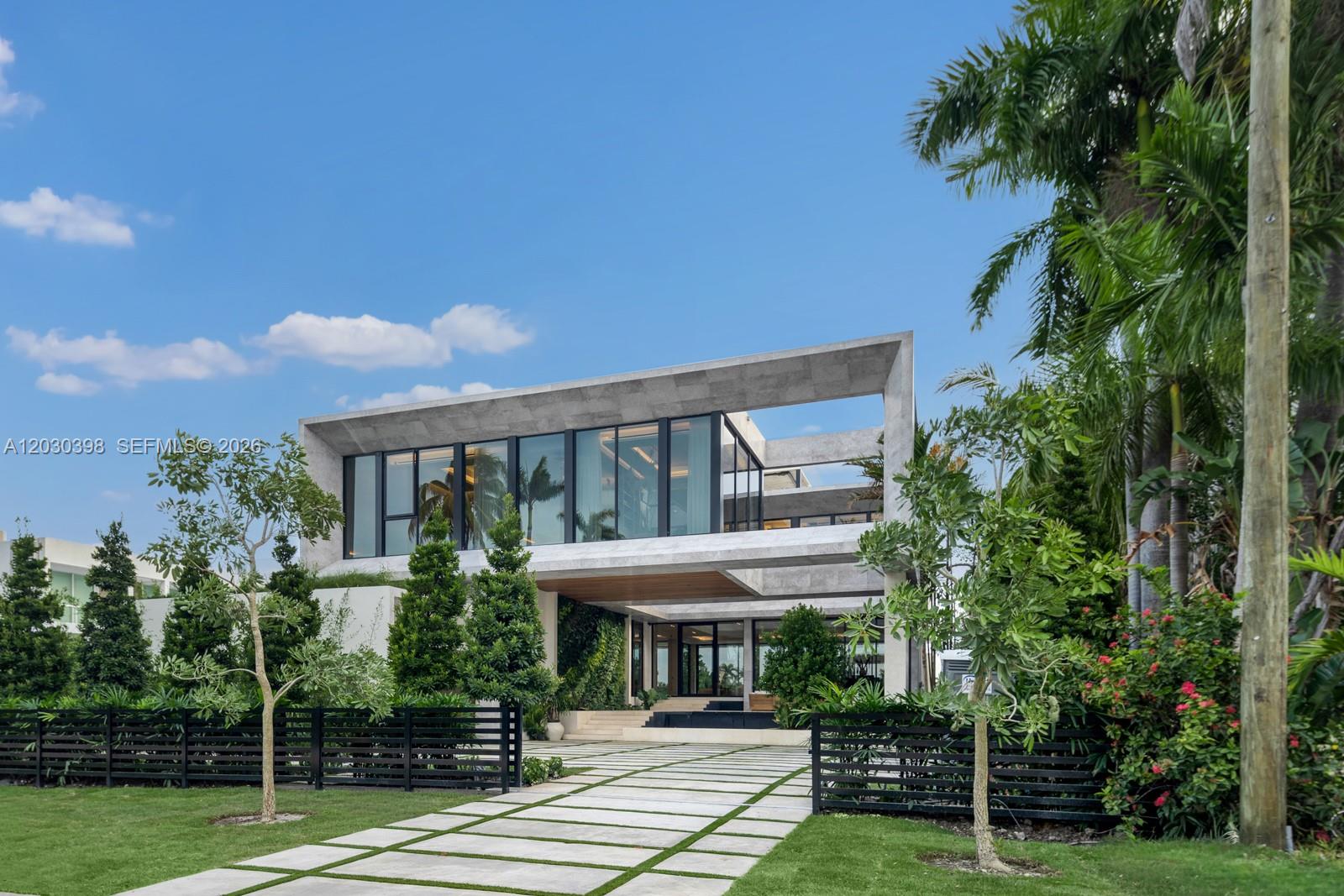360 S Hibiscus Drive