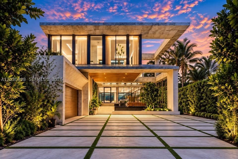 360 S Hibiscus Drive