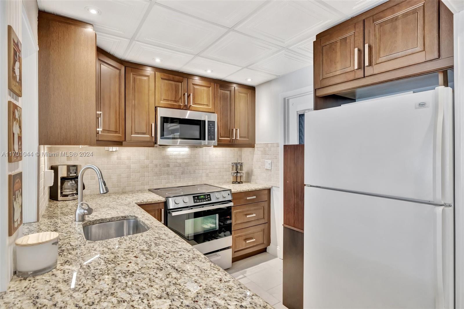 PARADISE HARBOUR APTS CO- - Residential