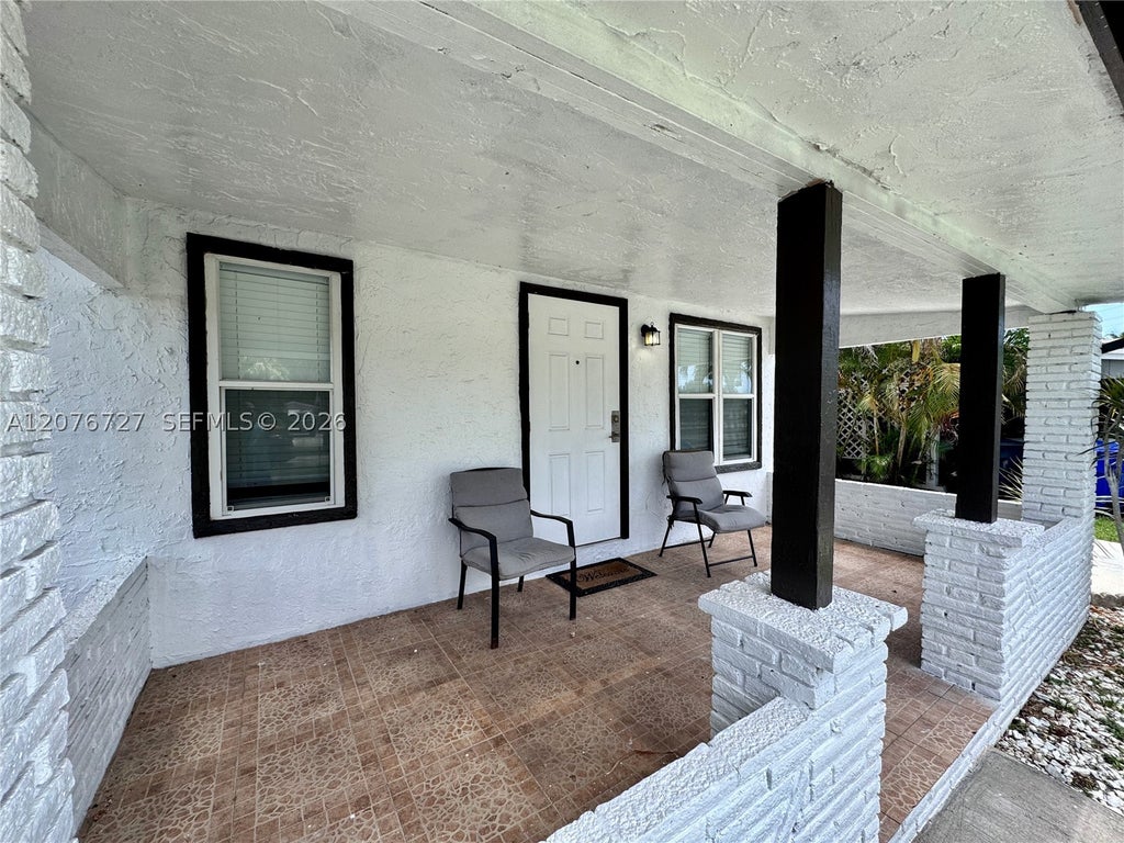 Photo of 719 Glenn Pkwy, Hollywood, FL 33021 (MLS # A12076727)