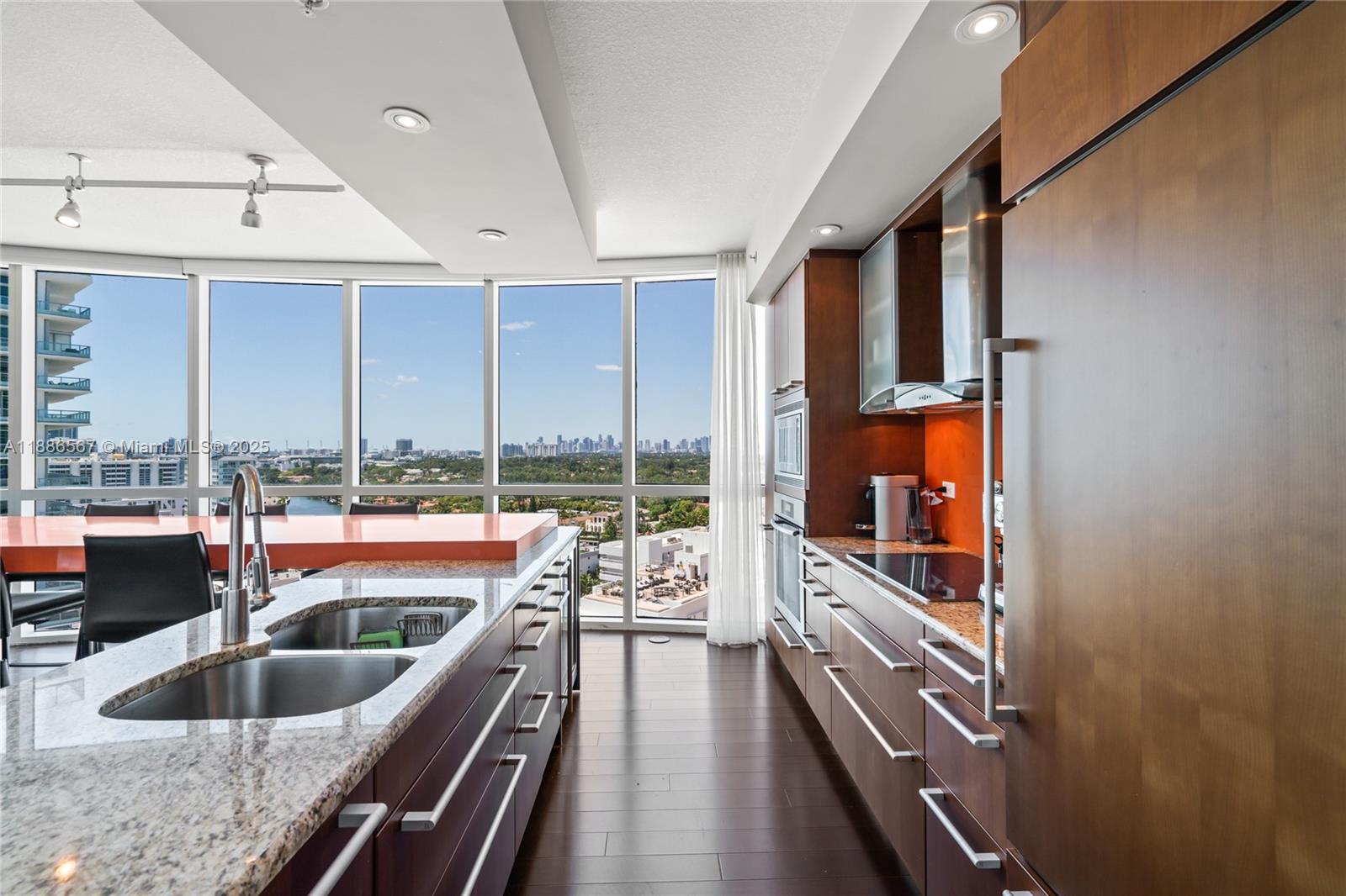 MOSAIC ON MIAMI BEACH CON - Residential Lease