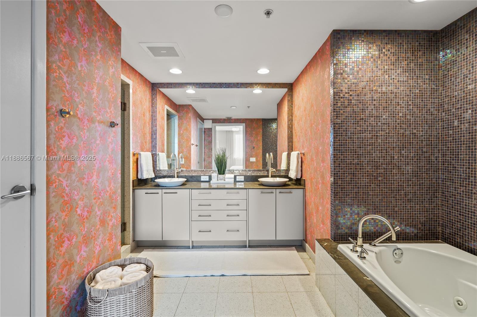 MOSAIC ON MIAMI BEACH CON - Residential Lease