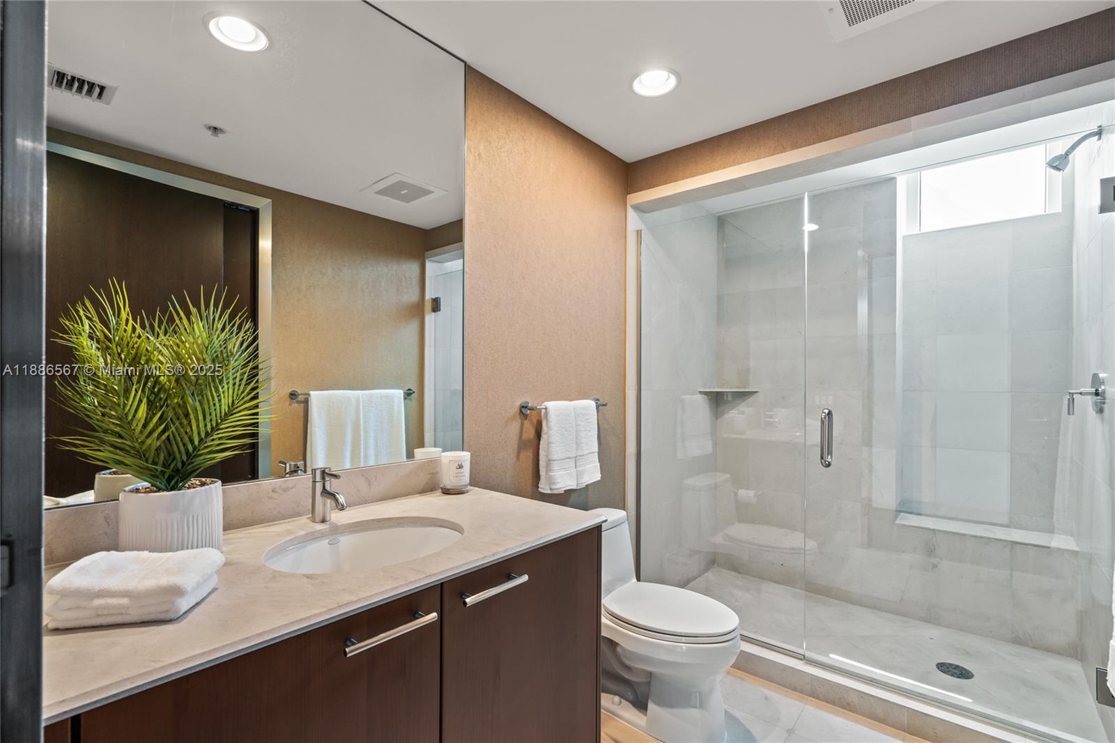 MOSAIC ON MIAMI BEACH CON - Residential Lease