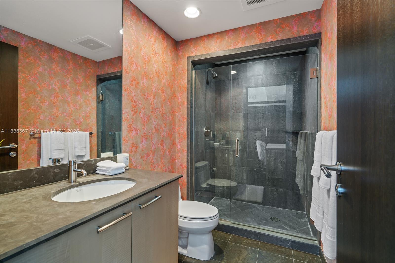 MOSAIC ON MIAMI BEACH CON - Residential Lease