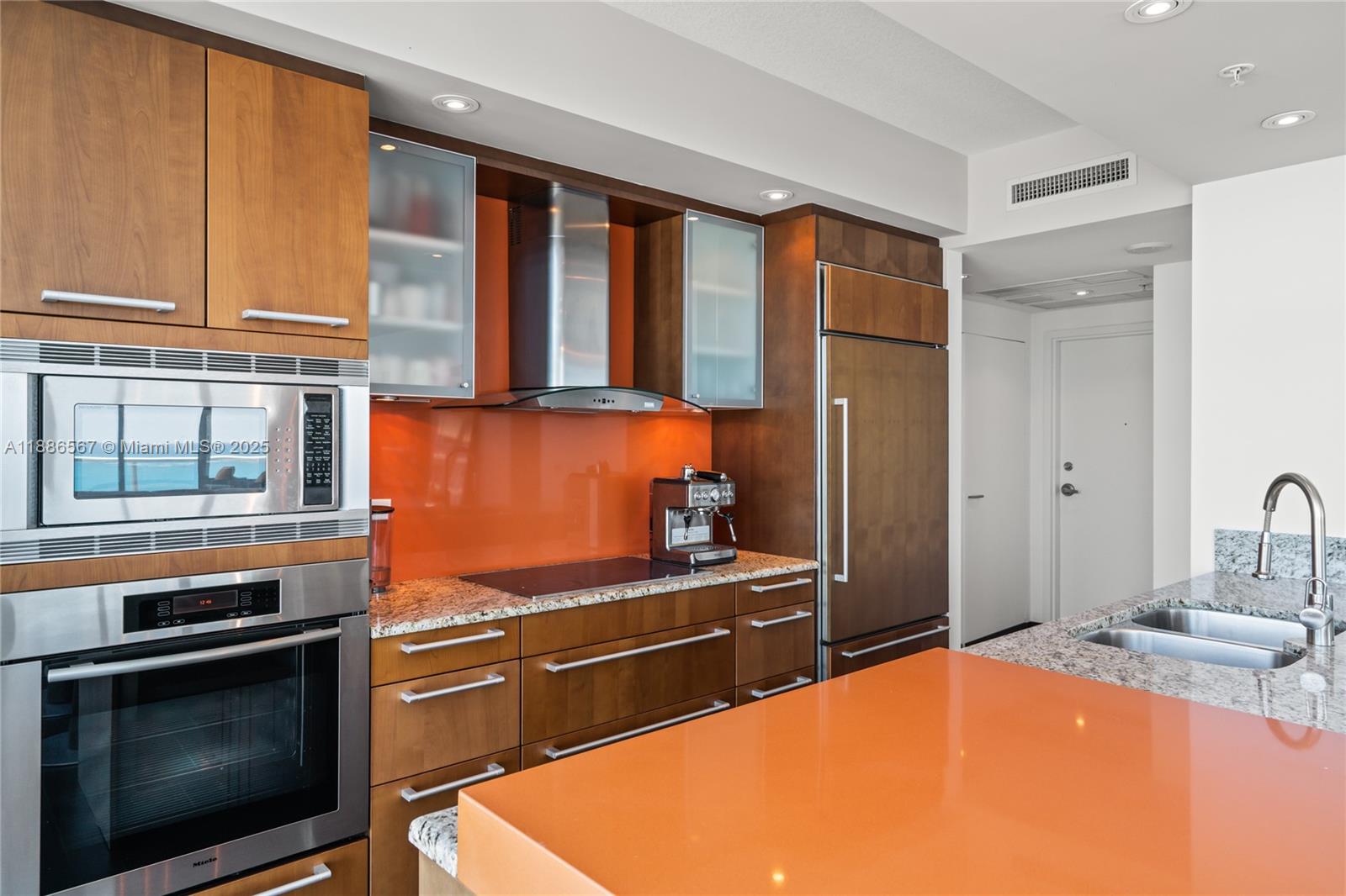 MOSAIC ON MIAMI BEACH CON - Residential Lease