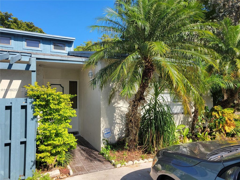 Photo of 3621 SW 69th Ter #23-Z, Miramar, FL 33023 (MLS # A11989299)