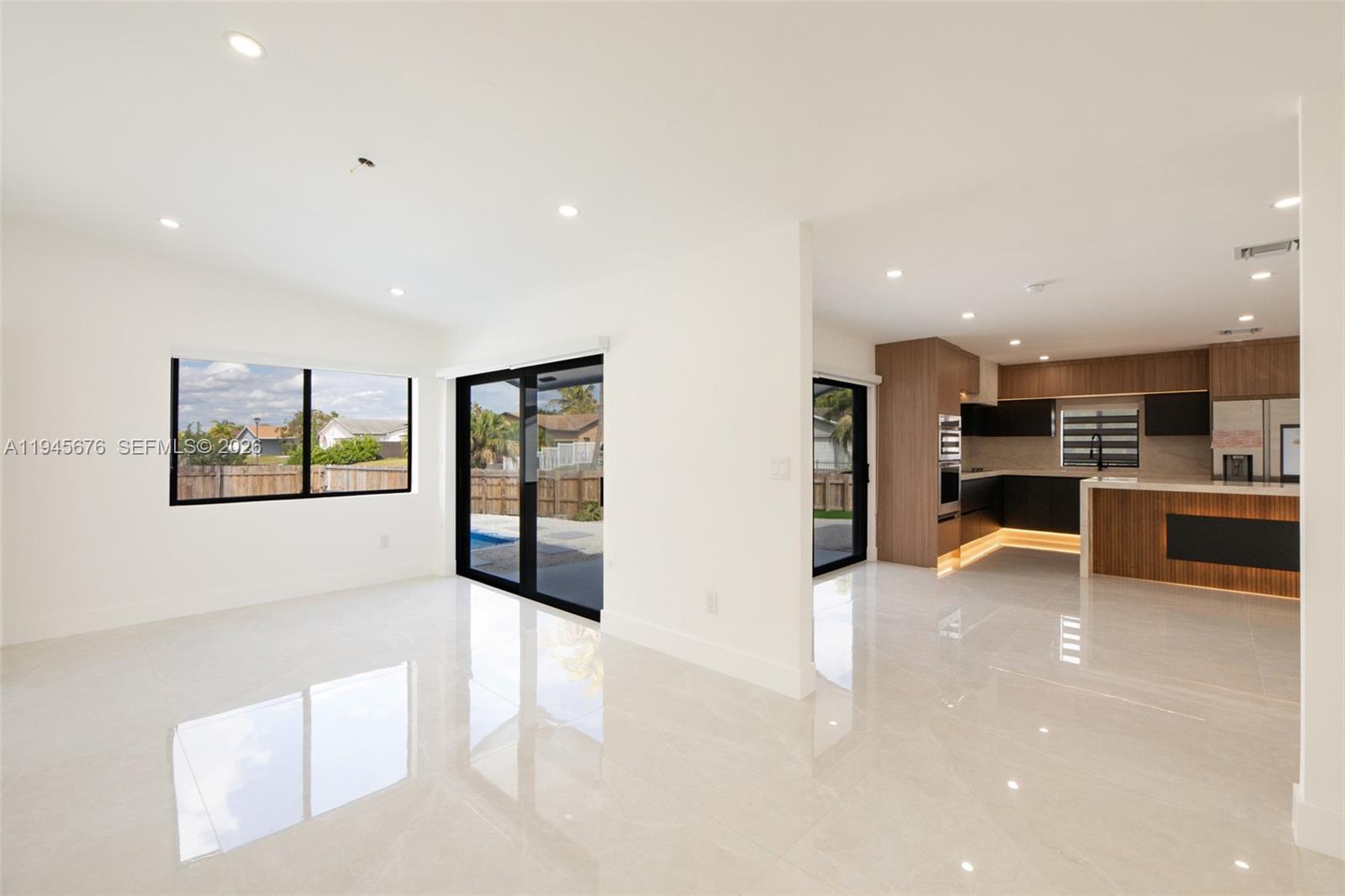 MEADOW WOOD MANOR #4 - Residential