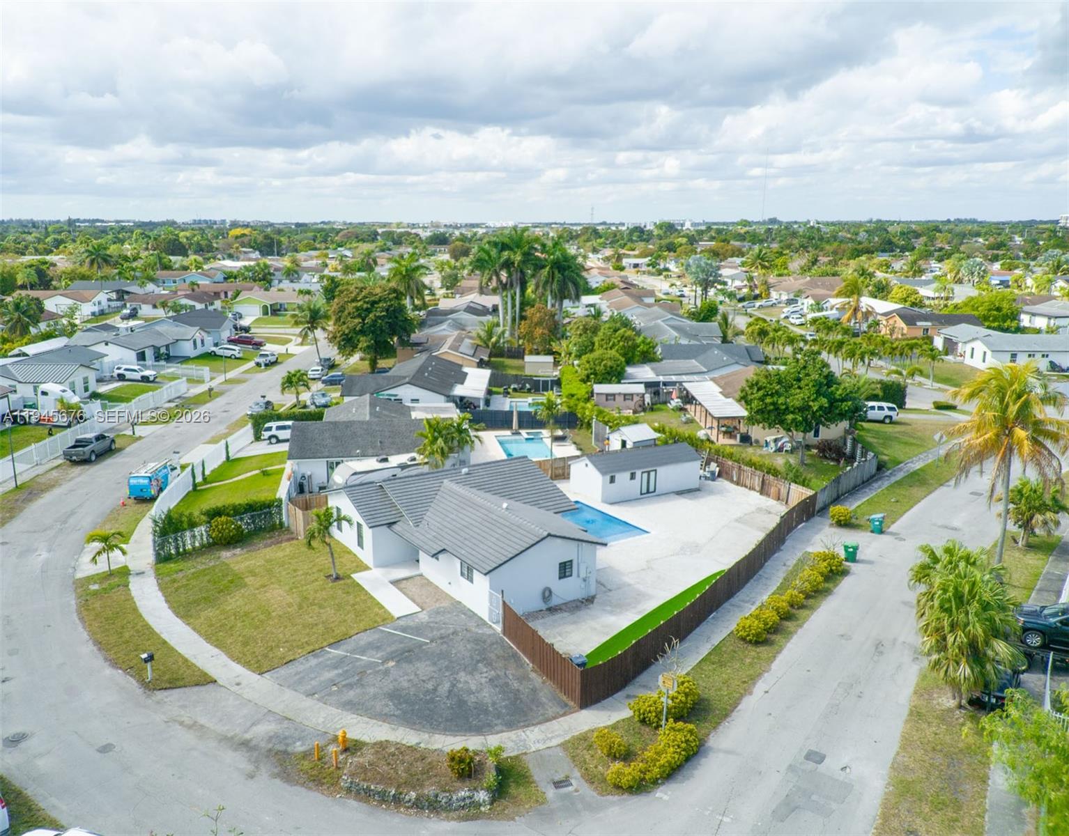 MEADOW WOOD MANOR #4 - Residential