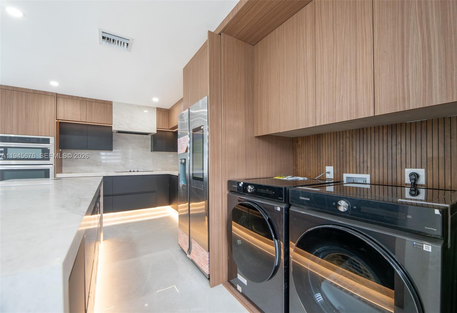 MEADOW WOOD MANOR #4 - Residential